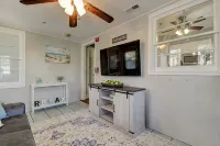 Sale! Book Now! Nice 1 Bedroom- Downtown Dunedin Bungalow!