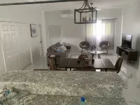Modern Townhouse Near Beach and Grocery Store - 2 ดาว