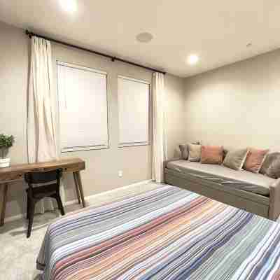 Former Model Home, 3 Car Garage, Gym, Sleep 14 Rooms