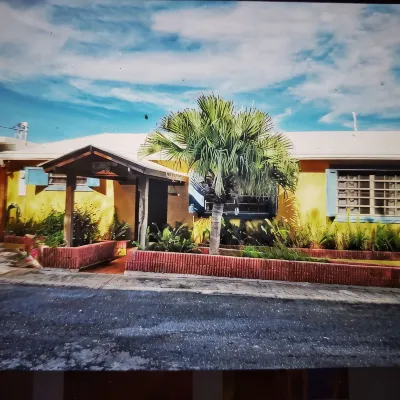 Spacious 3 bedroom 2 bath home close to town