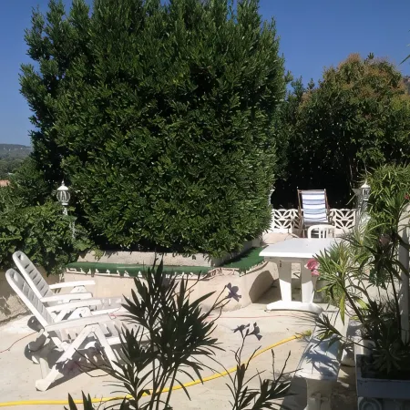 Bougainvillea full center in villa T2 58m2 terrace / garden + private garage