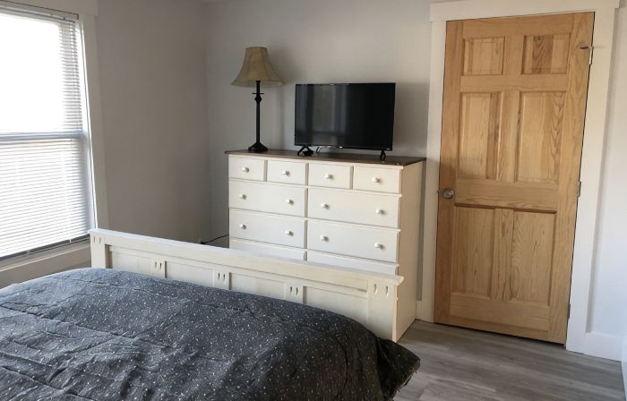 3bed -1 bathApartment in town mins to UMF or Hospital