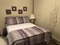 Chalet in the heart of Poconos, romantic getaway near pools and lake - Alphydda