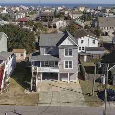 Beautiful vacation home in Kill Devil Hills. Enjoy the ocean and the sound. Hotel Exterior