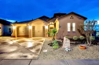 Tuscan Villa Outdoor Living, Jacuzzi & Gym Hotels in 