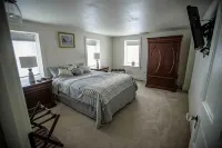 Escape to Center Valley's 3-bedroom vacation home, 13 min to Dorney Park - Homestays