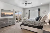 Luxury 5BR Wellness Retreat w/ Private Pool, Hot Tub & Cold Plunge Near Zion - Balcony