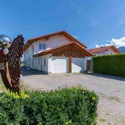 Astara- complete house in prime location with private garden Hotel Exterior