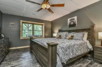 #1 VIEWS BLACK-MT.- LUX LOG ESTATE. / HOT TUB / GAME ROOM / PET FRIENDLY / GATED - Chalets