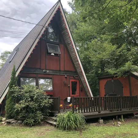 Alpine Chalet with outdoor Jacuzzi 1 mile from ski lifts