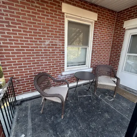 Continental travelers suite!! Spacious apartment, 5 minutes from Dorney Park !!