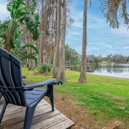 Lakefront Studio - Cozy - Stunning Views