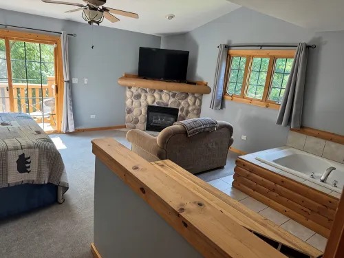 New! the Happy Traveler - Cabin at Starved Rock State Park - Alppimaja