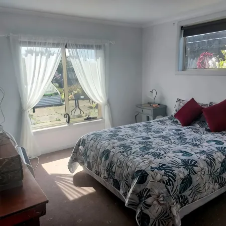 The Red Door - 1 Bedroom Studio and Bfst
