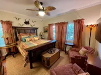 2.8 Miles to Downtown Highlands, Easy Access - 4-Star