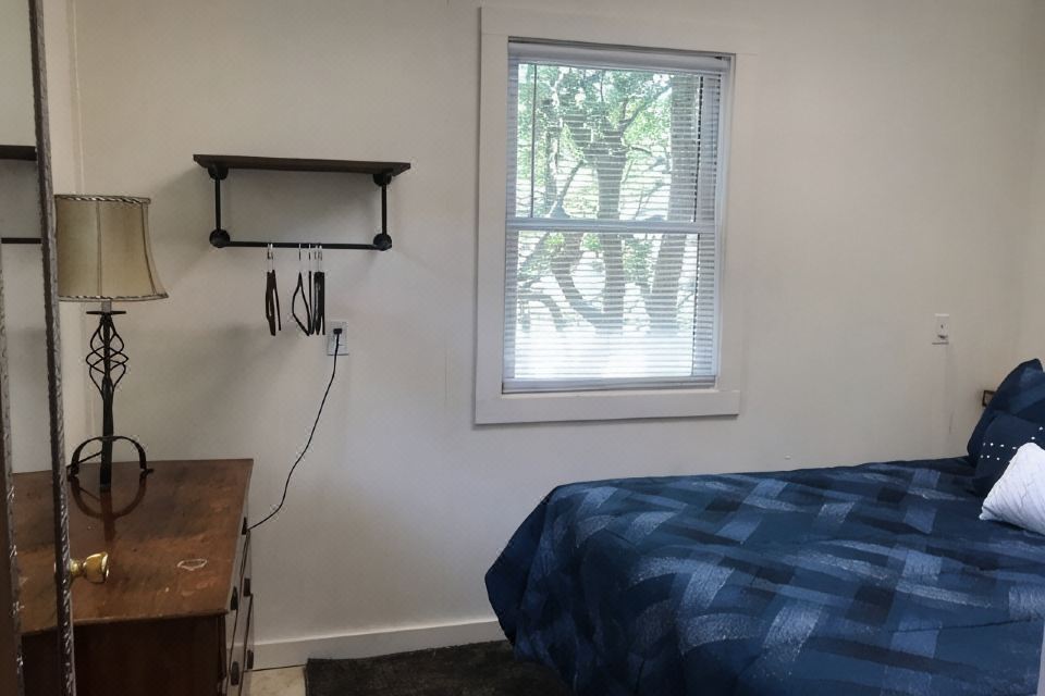 Photo 2 of 6