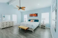 Stunning, 2021 Build & Near Everything - Paradise - 3성급