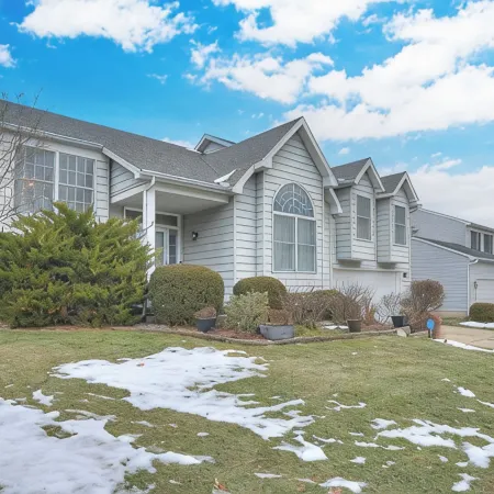 Spacious 5-Bedroom House, Hot Tub, Firepit, Game Rooms, Theater Room and More!
