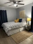Cozy 3 bedroom home with fast wifi very close to hospital. - Bungalows