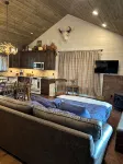 Rustic Elegant Cabin 5 Mns to Ynp ~ Open Year Round - Chalets