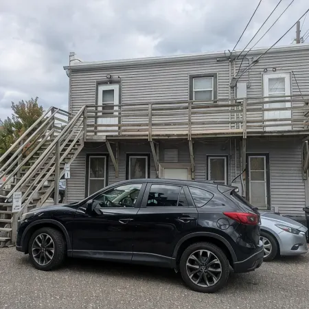 Great Uptown Apartment! Great Location!