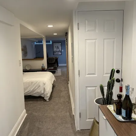 Beautiful Studio on the Park in the Heart of Mt. Adams