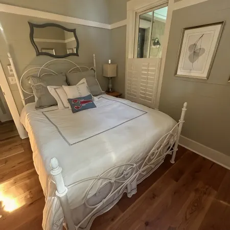 "Nauti-Jayne" coastal cottage in Historic Old Town Bluffton