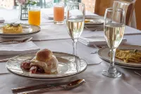 Charming Luxury Lodge & Private Spa - breakfast