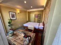 Rich Red Carpet room with a Boudha view Balcony -  Ferienwohnungen