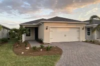 Cozy 2-bedroom home in  Edgewater, gated with community pool in Babcock Ranch FL - 2 stjerner