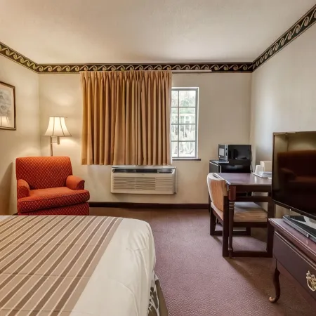 Econo Lodge Inn & Suites