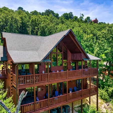 Renovated Cabin. Hot tub, Arcade, Pool Table, Shuffle Board, Dollywood, Parking