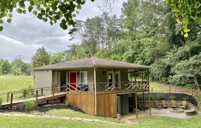 Unique Hexagon Cottage Atop Marina · Boat Parking · 3 En Suite Baths · Pets Okay