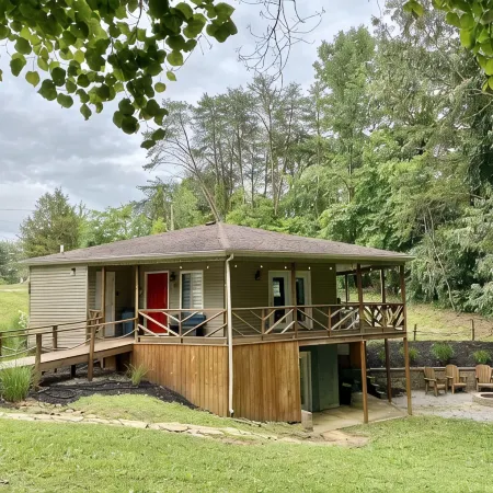 Unique Hexagon Cottage Atop Marina · Boat Parking · 3 En Suite Baths · Pets Okay