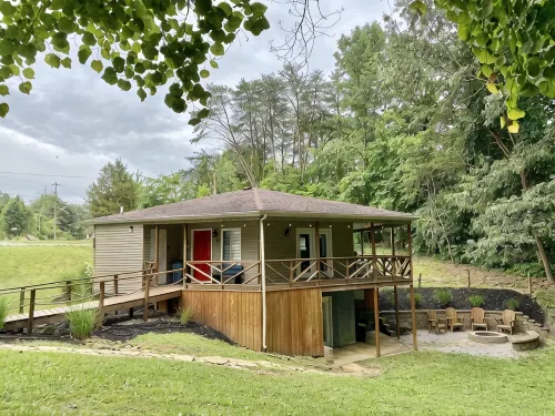 Unique Hexagon Cottage Atop Marina · Boat Parking · 3 En Suite Baths · Pets Okay - WiFi