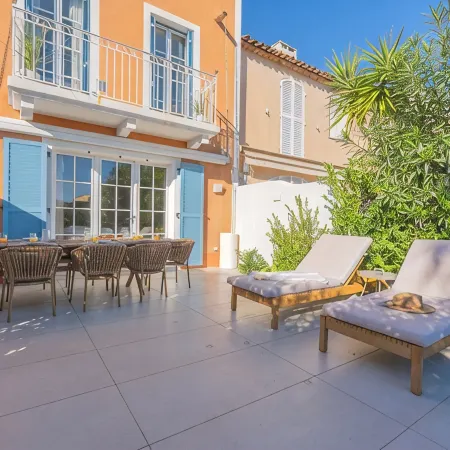 Villa Rénovée Avec Piscine et Amarrage, Dans Domaine Sécurité, Avec Plage à 5 mn