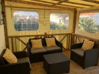 Chalet in a private park in Saint Pierre D'oléron - Hytter