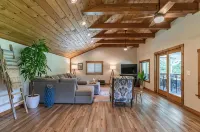 Trail House on the Parkway - 2-Star