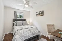 Outdoor Grill & Games Near Downtown Shops & Dining - 3-Star