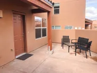 Moab Townhome - Pool - 2Br - Sleeps 8 - Arches - Homestays