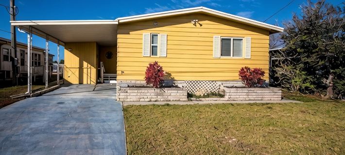 Relax in the Dolphin Retreat! Waterfront house with dock and kayaks. Hotels in Hudson