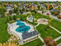 Beautiful Home with HOT TUB, COMMUNITY POOL & GAME ROOM. - 3-Star