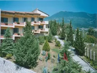 Chateau Linza Resort - Mountain View
