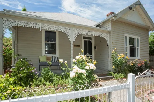 Central, Classic, Contemporary , Comfortable, Convenient , Charming - balcony
