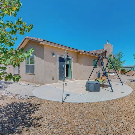 AMAZING VIEWS! Large 4-BR home with hot tub and rooftop deck overlooking ABQ