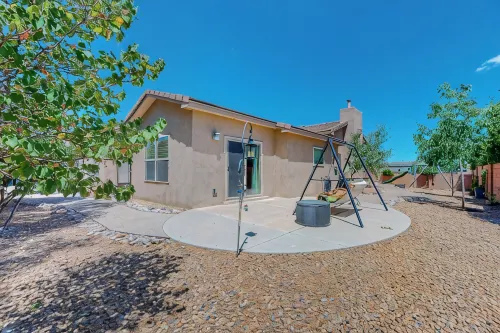 AMAZING VIEWS! Large 4-BR home with hot tub and rooftop deck overlooking ABQ - อ่างจากุชชี่