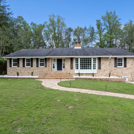 Airy 5br home w/pool, outdoor living, game room