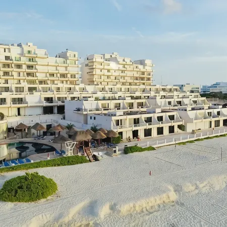 Oceanfront 2Br Villa for 6 -  3 Bathrooms - Walk to la Isla & Beach