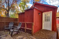 2024 Remodeled Creekside Cabin Steps to Downtown Manitou Springs Lic#9244 - Hytter