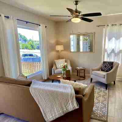 Charming Cottage - Conveniently located to Cal Poly and  Downtown SLO Others